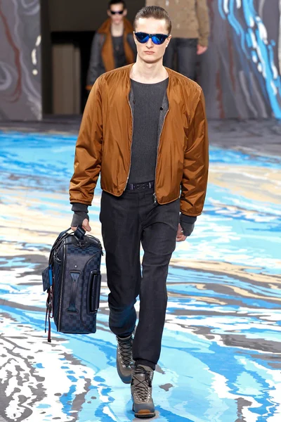 Look 18